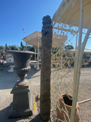 Colonna in Pietra Grande Gargoyl