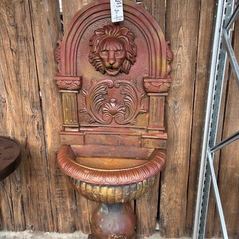 Fontana in Ghisa a Muro