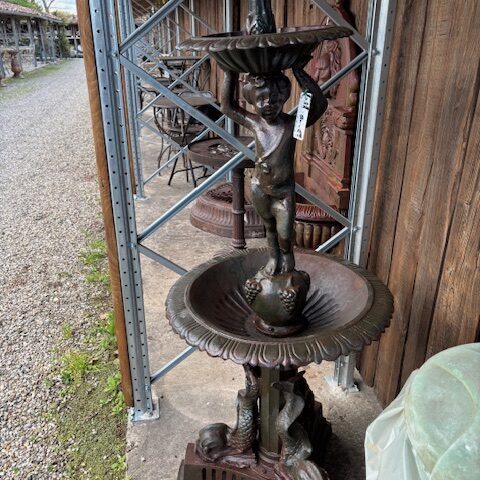 Fontanella in Ghisa da Centro con Putto