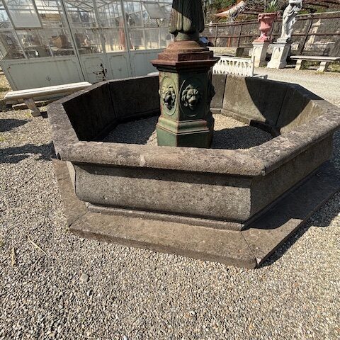 Fontana in Peperino da Centro