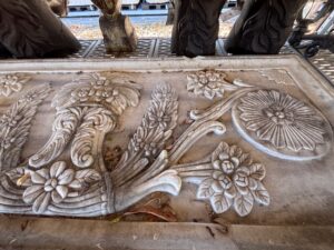 Frontone in Marmo Decorato