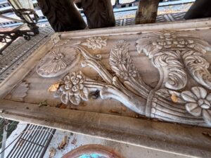 Frontone in Marmo Decorato