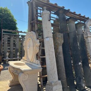 Coppia di Colonne in Pietra Chiara