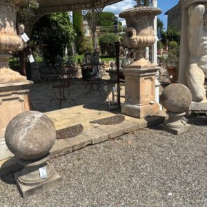 Coppia di Sfere in Pietra