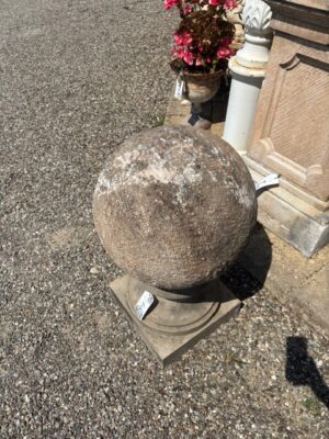 Coppia di Sfere in Pietra