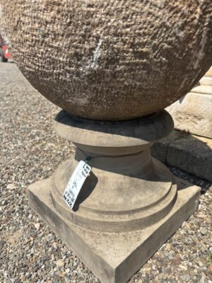 Coppia di Sfere in Pietra