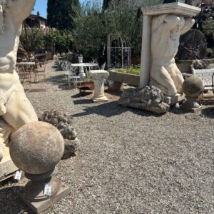 Coppia di Sfere in Pietra