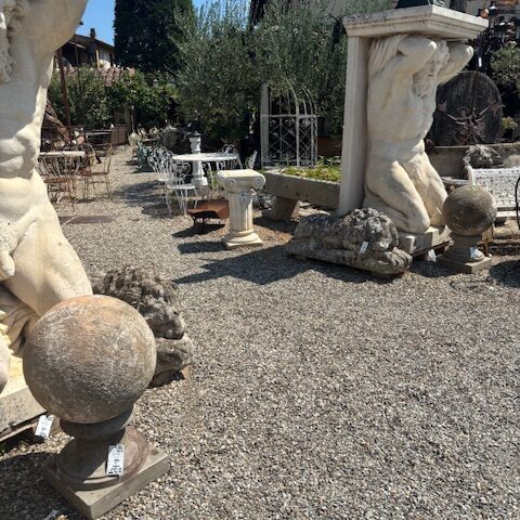 Coppia di Sfere in Pietra