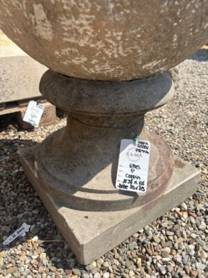 Coppia di Sfere in Pietra