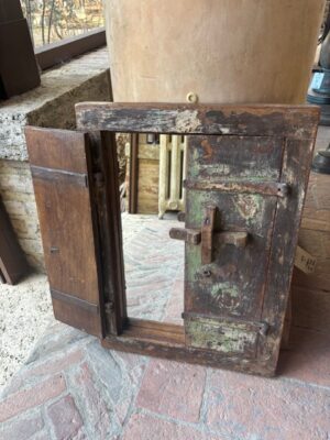 Finestrella in Legno con Specchio