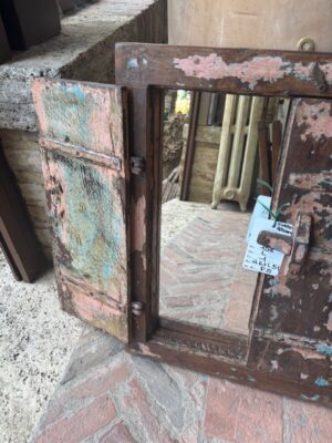 Finestrella in Legno con Specchio