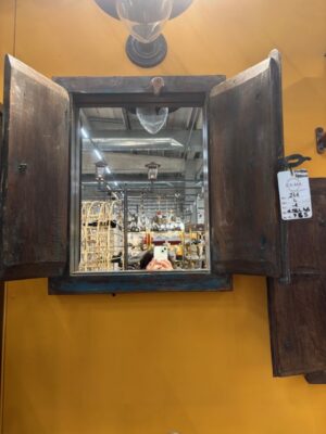 Finestrella in Legno con Specchio