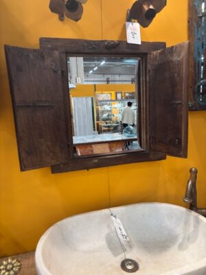 Finestrella in Legno con Specchio