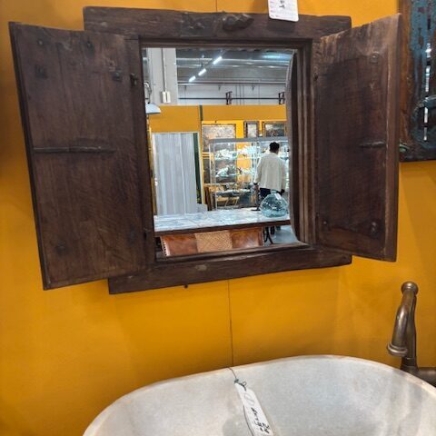 Finestrella in Legno con Specchio