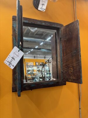 Finestrella in Legno con Specchio