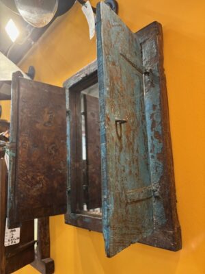 Finestrella in Legno con Specchio