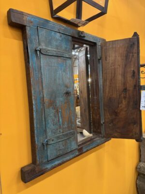 Finestrella in Legno con Specchio