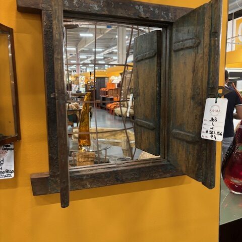 Finestrella in Legno con Specchio