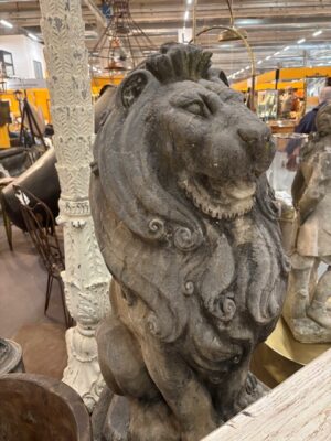 Coppia di Leoni in Pietra su Basamento