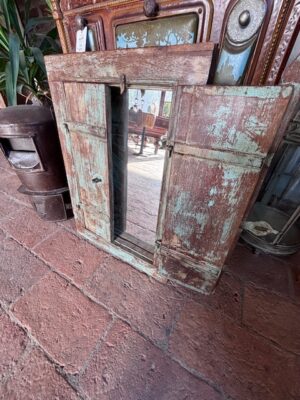 Finestrella in Legno con Specchio