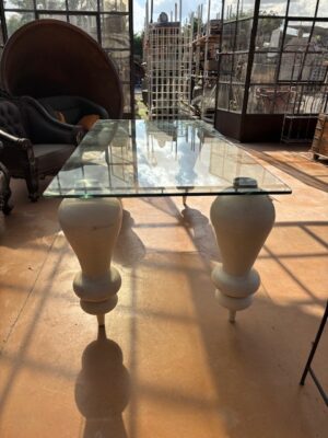 Tavolo Gambe in Legno e Piano in Vetro