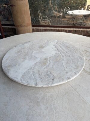 Tavolo Rotondo in Travertino Grande con Piano Girevole completo di Base in Ferro Battuto