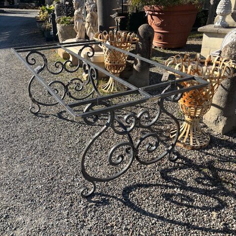 Base per Tavolo in Ferro con Gambe Proporzionate