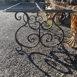 Base per Tavolo in Ferro con Gambe Proporzionate