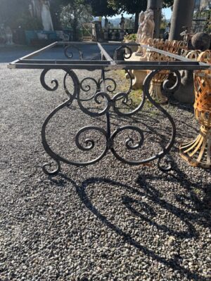 Base per Tavolo in Ferro con Gambe Proporzionate