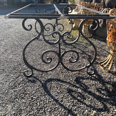 Base per Tavolo in Ferro con Gambe Proporzionate