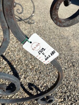 Base per Tavolo in Ferro con Gambe Proporzionate