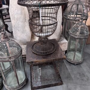 Coppia di Vasi in Ferro con Base