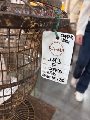 Coppia di Vasi in Ferro con Base