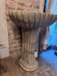 Fontana con Colonna in Marmo