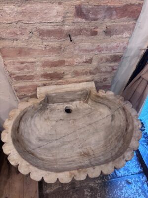 Fontana con Colonna in Marmo