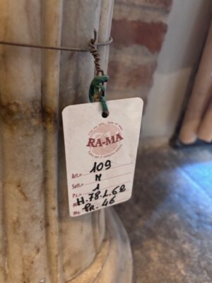 Fontana con Colonna in Marmo