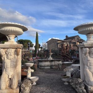 Coppia di Vasi in Ghisa Giganti