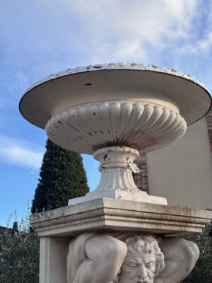 Coppia di Vasi in Ghisa Giganti