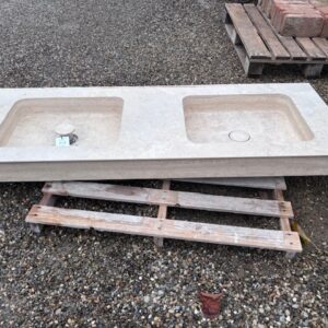 Acquaio a Due Buche in Travertino