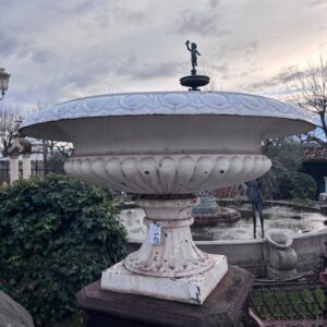 Coppia di Vasi in Ghisa Giganti