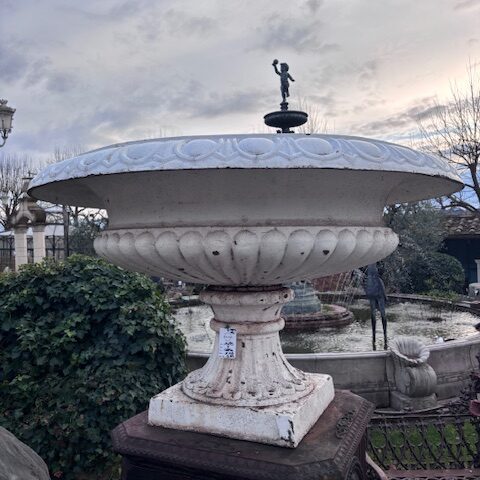 Coppia di Vasi in Ghisa Giganti