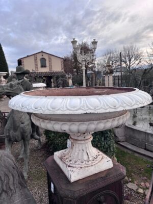 Coppia di Vasi in Ghisa Giganti