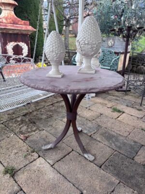 Tavolo Completo Piano in Pietra e Base in Ferro Battuto