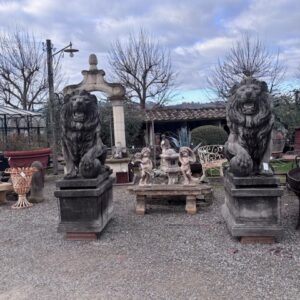 Coppia di Leoni con Base in Pietra