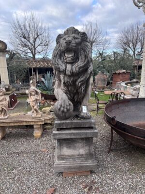 Coppia di Leoni con Base in Pietra