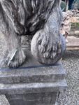 Coppia di Leoni con Base in Pietra