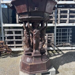 Fontana da Centro in Ghisa Le Tre Dame