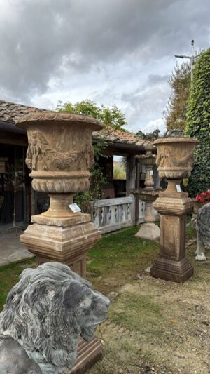 Coppia di Vasi con Base in Pietra