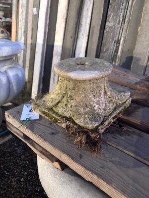 Capitello in Pietra Floreale