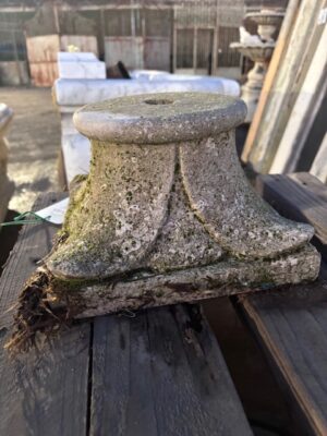 Capitello in Pietra Floreale